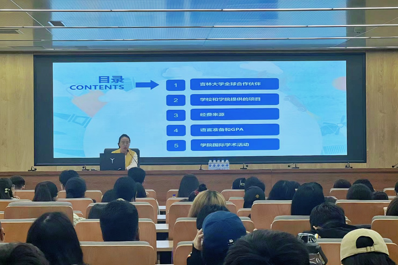 會議室里的人們描述已自動生成