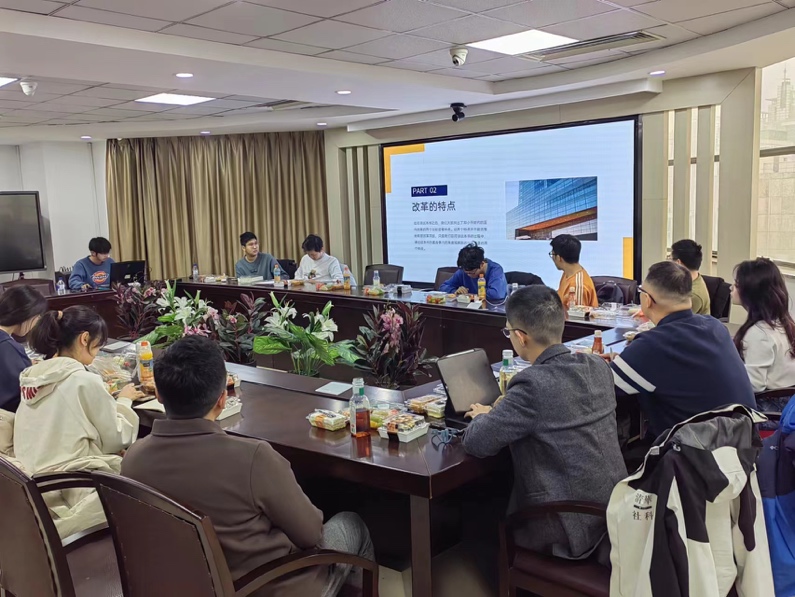 會議室里的人們描述已自動生成